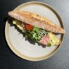 baguette Kip Kerrie Salade